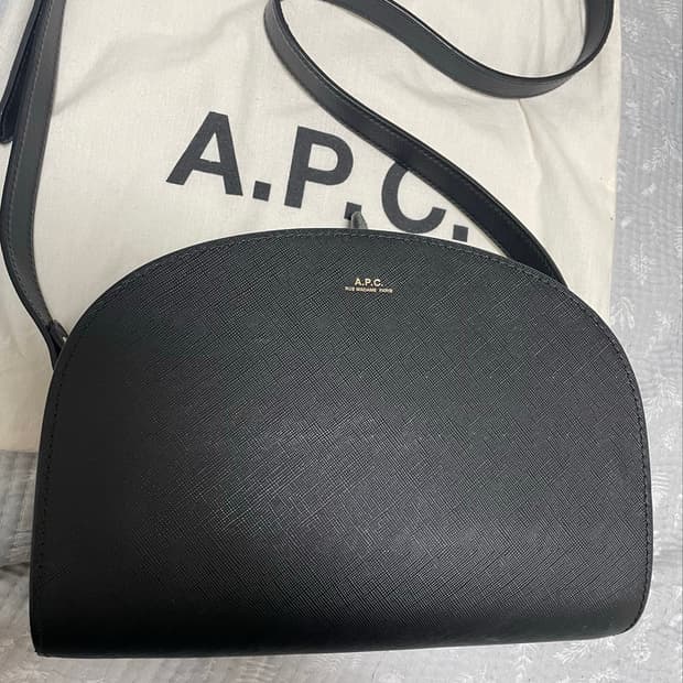 [급처]아페쎄 정품 사피아노가죽 하프문 데미룬 블랙 숄더백 크로스백 겸용
