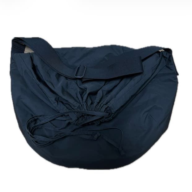 유니클로 드로우 스트링 숄더백 차콜