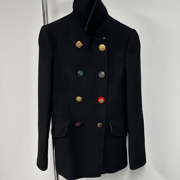 돌체앤가바나 버튼 디테일 코트