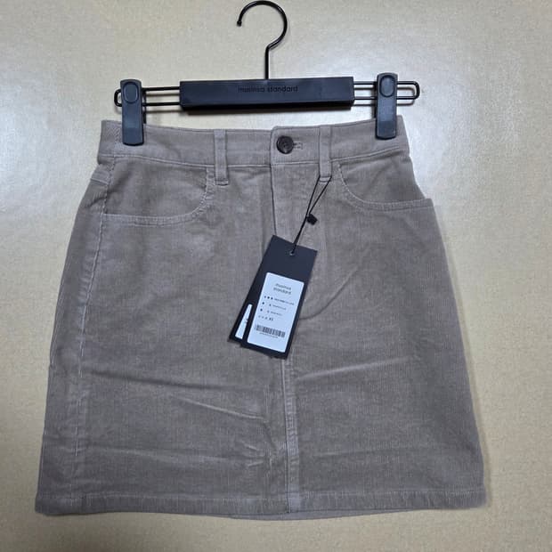 [새상품] 무신사 스탠다드 우먼 코듀로이 미니스커트 라이트베이지