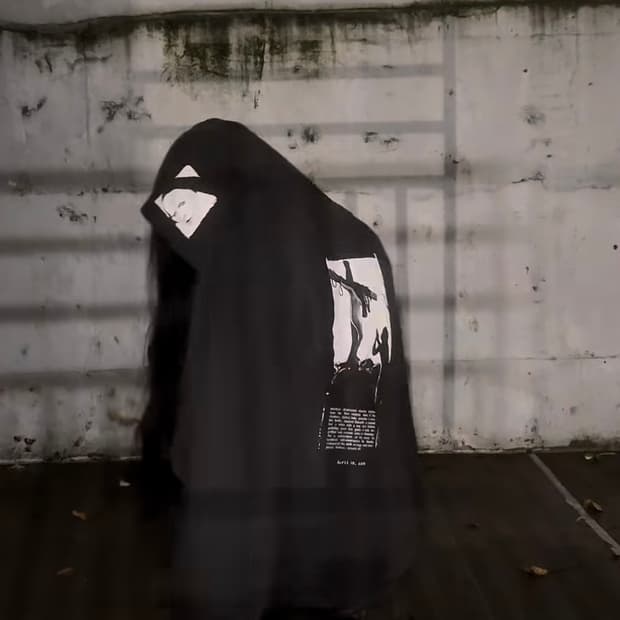 Erd artist defned zip up m
