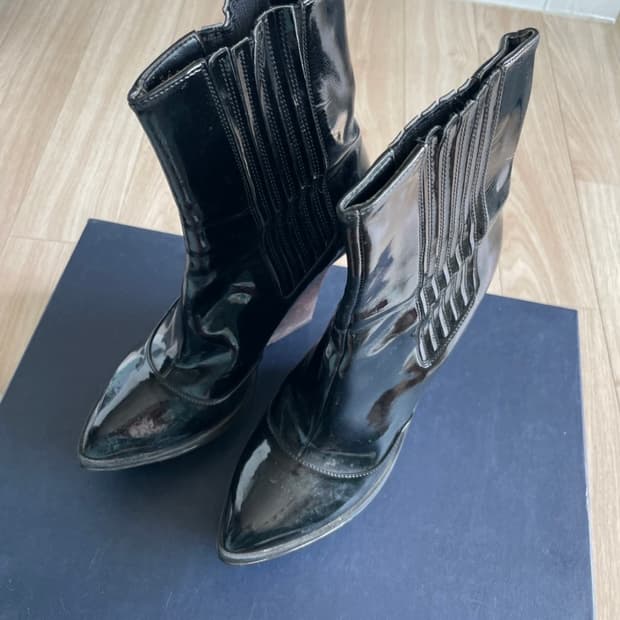 스텔라맥카트니 블랙 에나멜 웨지힐