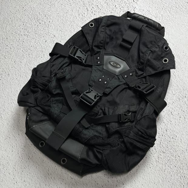 Vintage 00s Oakley Icon Backpack 2.0