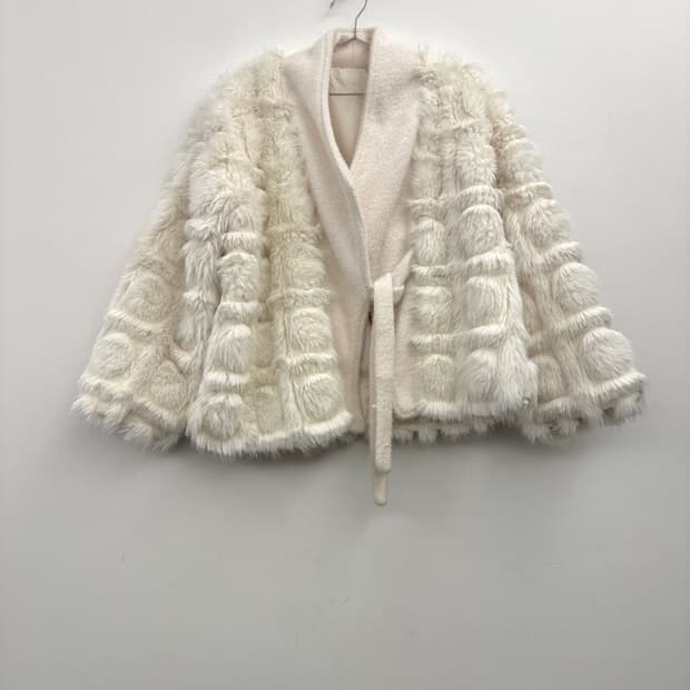 Grid milk string fur jacket / white