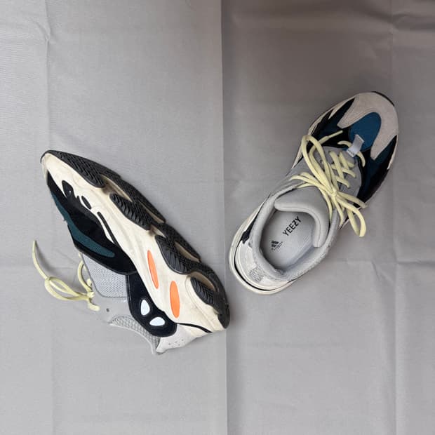 [270] 아디다스 이지부스트 700 웨이브 러너