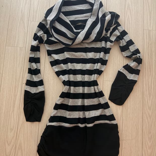 stripe turtleneck shirring point ops