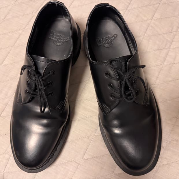 마틴 1461 모노 판매합니다