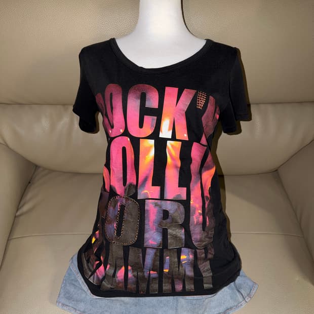 Rock full lettering detail top