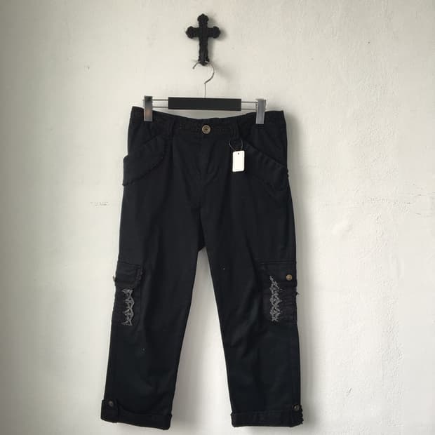 axes femme lace trimming cago capri pant