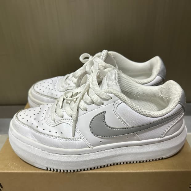 나이키 코트비전 화이트실버 240사이즈