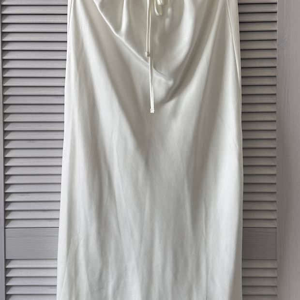 러브마이산타 새틴 롱 스커트 화이트