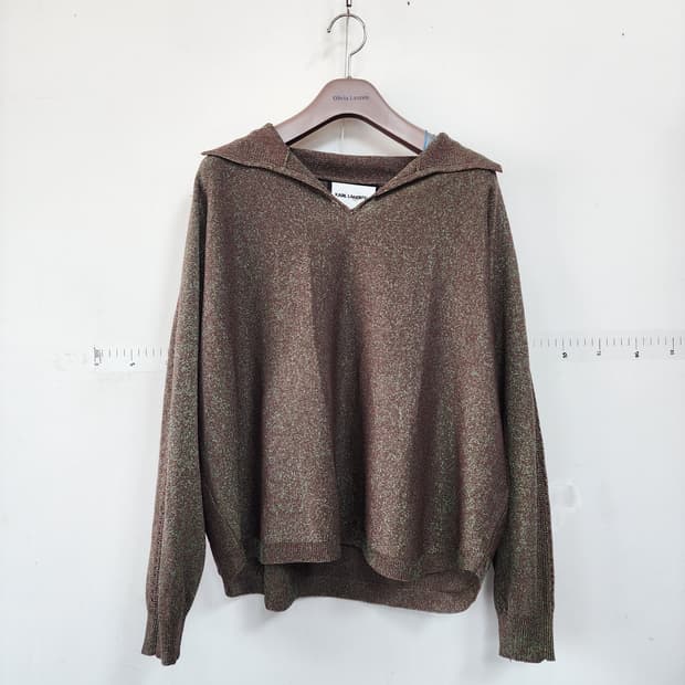 칼라거펠트 브라운 카라 니트