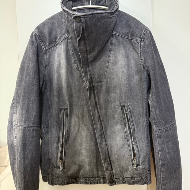 하이넥 사선 자켓