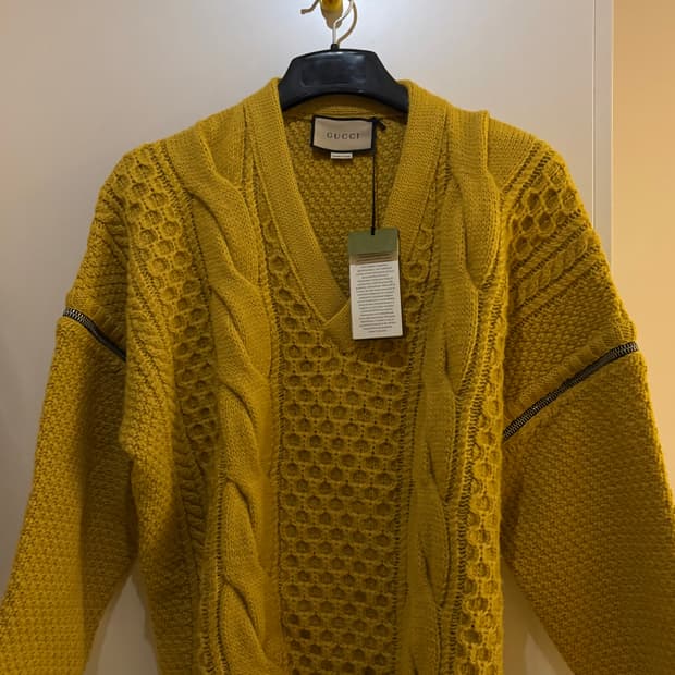 구찌 V넥 니트 (새상품)