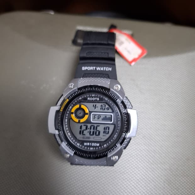 roots 스포츠시계