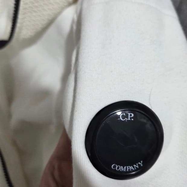 cp컴퍼니 다이애그널 레이즈드 플리스 고글 후드 집업