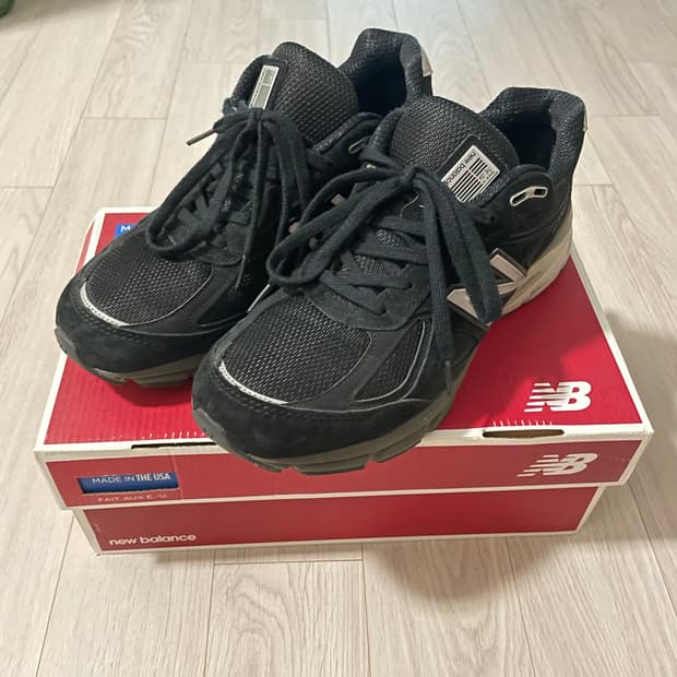 뉴발란스 990 v4 블랙