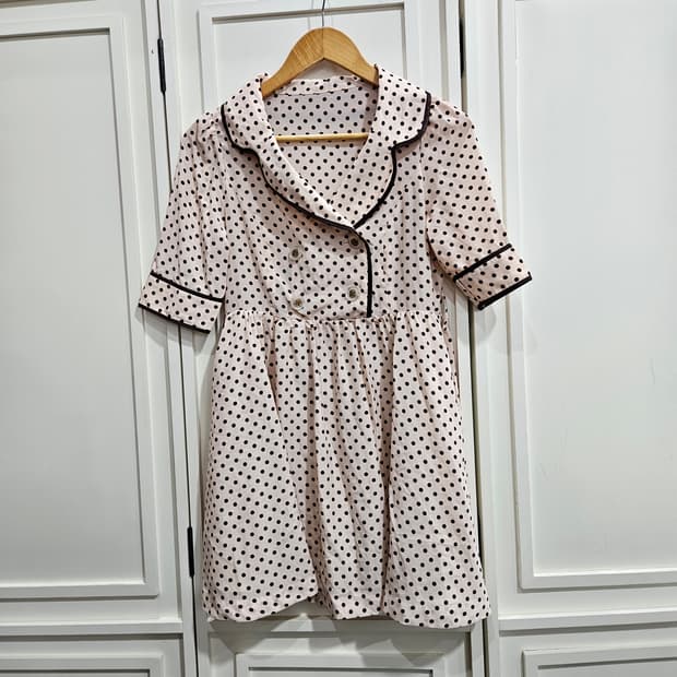 앙크루즈 핑크 도트 반팔 원피스 더블버튼