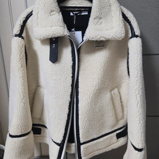 자라 무스탕 흰색 스타일