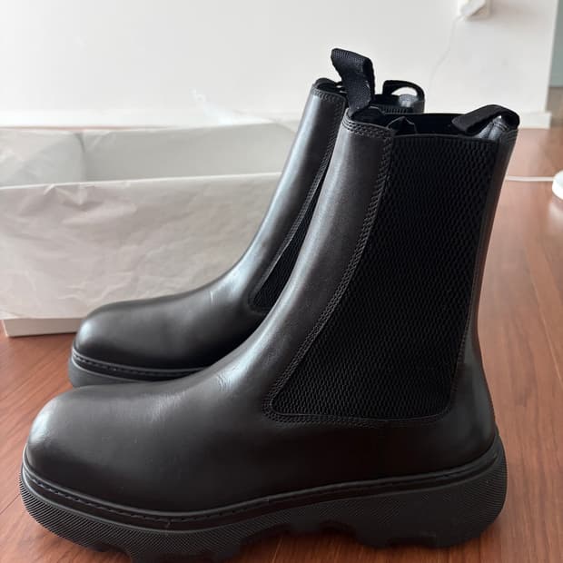 버버리 23FW 크리퍼 첼시부츠 (Daniel Lee) 43 / 새상품