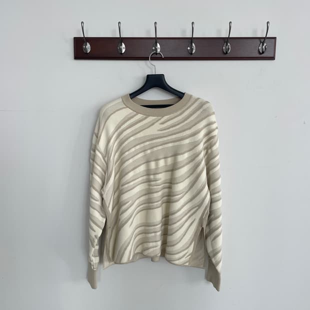 코스 지브라 패턴 니트