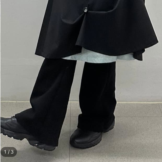 헤레틱 BUTTON FLARED SKIRT / black 