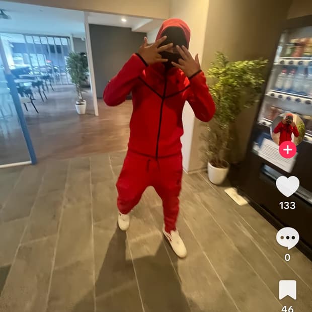 판매중)나이키 테크팩 셋업 레드 2XL
