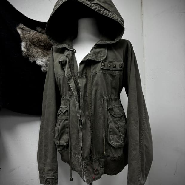Over-Hoodie Grunge Mood Studded Jacket