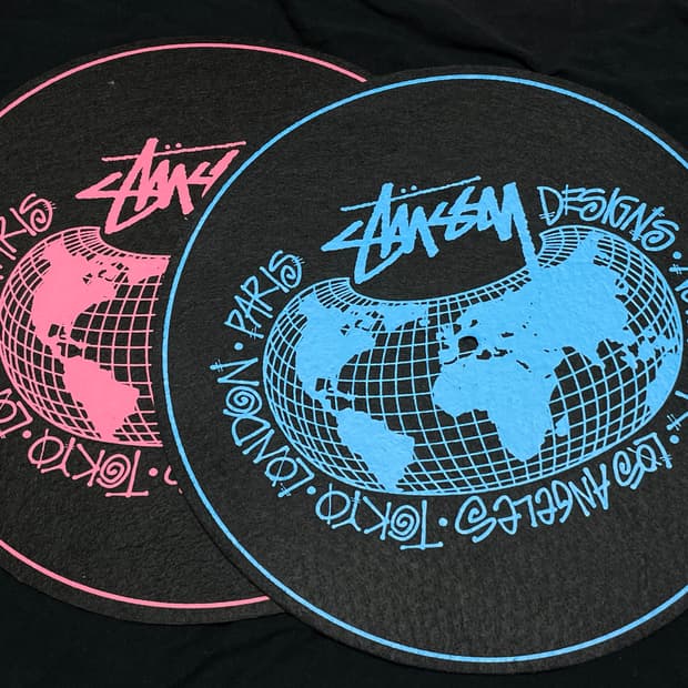 스투시 Stussy 월드 슬립 턴테이블 매트 (2개입)