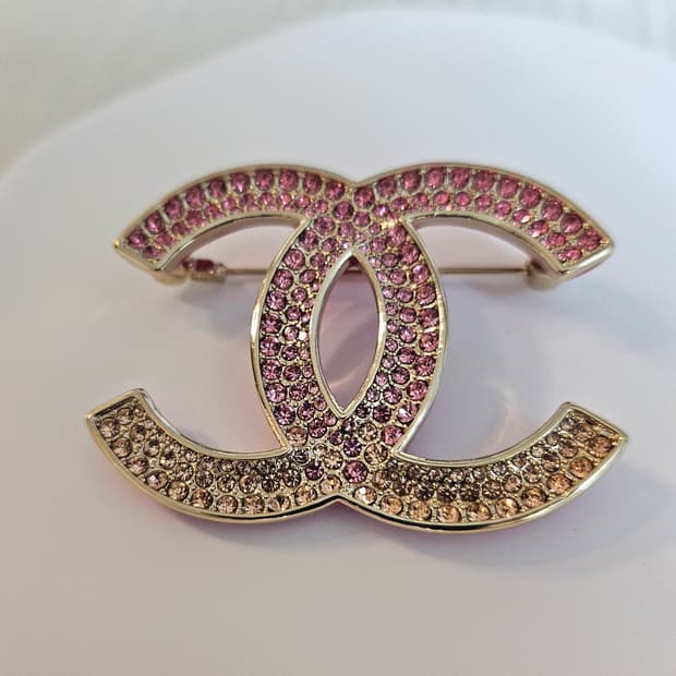 샤넬 핑크그라데이션 지르곤 브로치