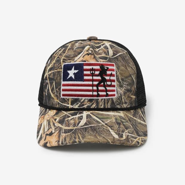 오와이 카모 캡모자 삽니다 BADLANDS FLAG TRUCKER CAP