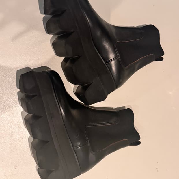사카이 통굽 블랙 앵클부츠 37사이즈