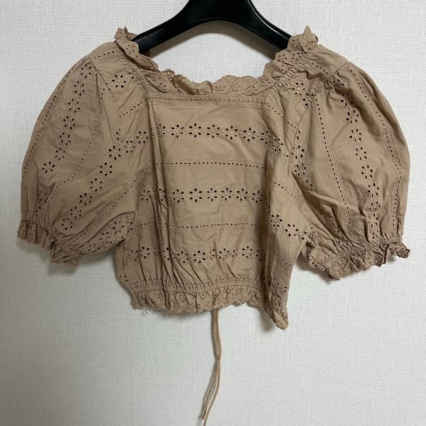 일본 브랜드 GRL 베이지 자수 퍼프 블라우스 M