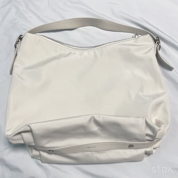 투티에 카노트왈 숄더백 아이보리