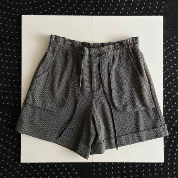 check patterned short pants