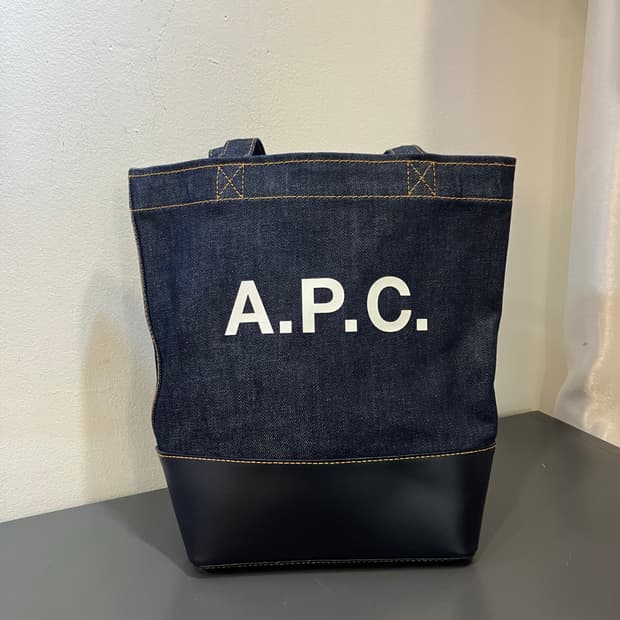 아페쎄 악셀 로고 데님 토트백