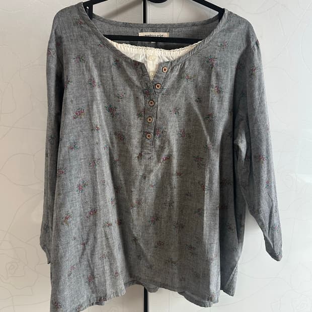 그레이 플라워 블라우스 