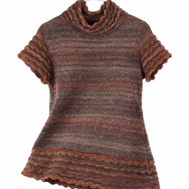 Moody Tone Ruffle Knit