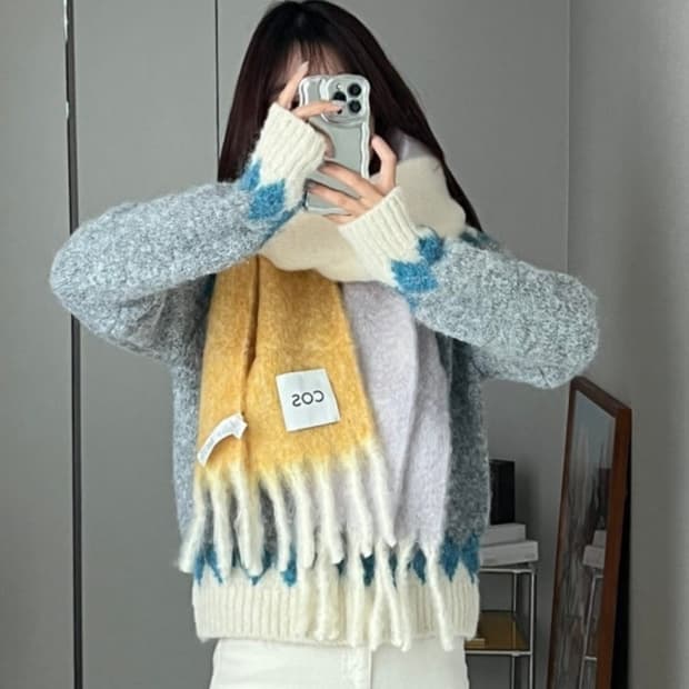 COS 코스 아크네맛 오버사이즈 모헤어머플러