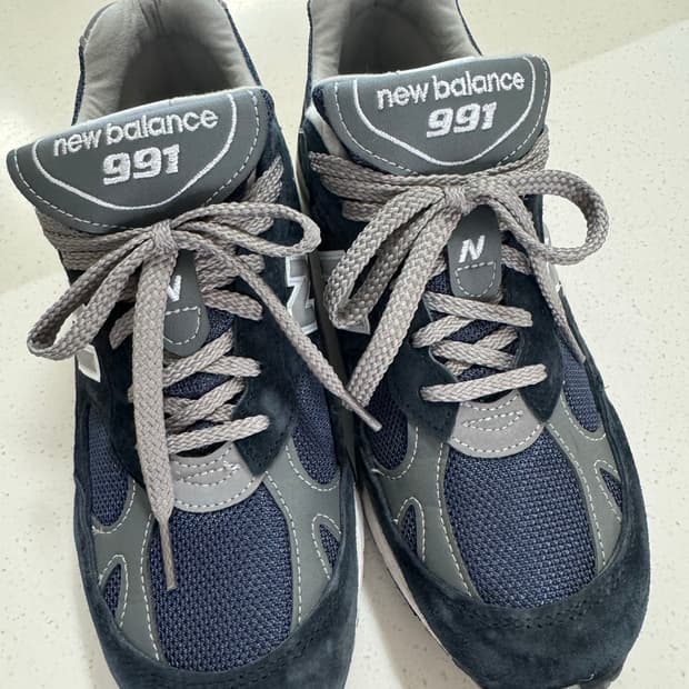 뉴발란스 991 Made in UK 네이비(UK7) 255 판매합니다.