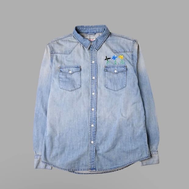 더뮤지엄비지터 플라워 데님 셔츠