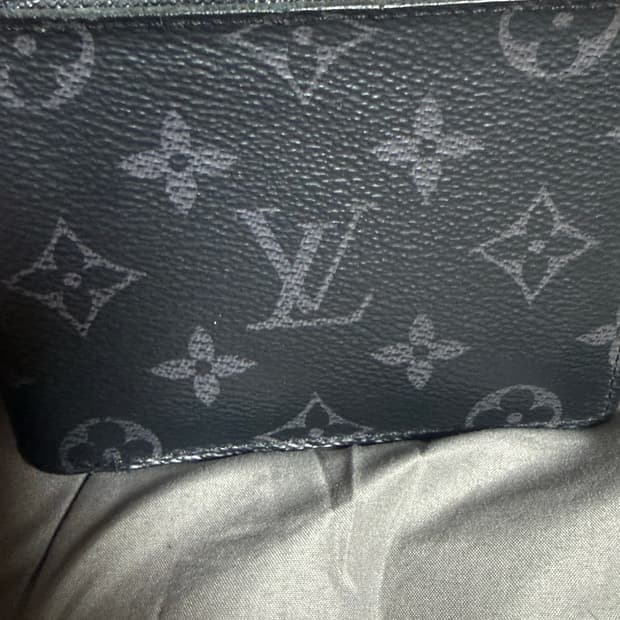 루이비통 모노그램 이클립스 반지갑 팝니다