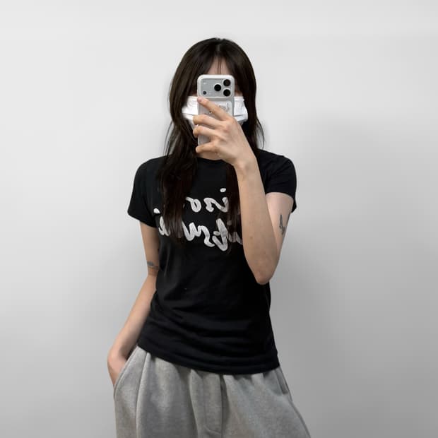 메종키츠네 핸드라이팅 반팔티 네이비