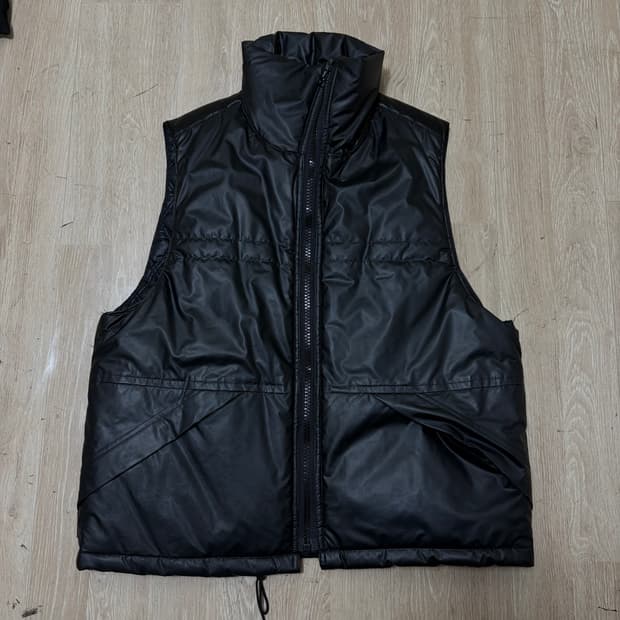 베르사체 이태리 안감누빔 하이넥 패딩조끼 베스트 FREE