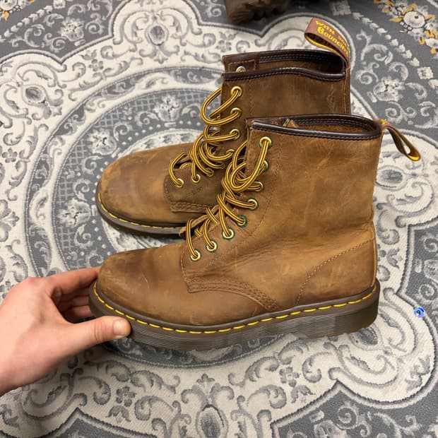 닥터마틴 8홀 다크브라운 워커