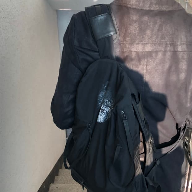 VINO 스웨이드 하이넥 코트