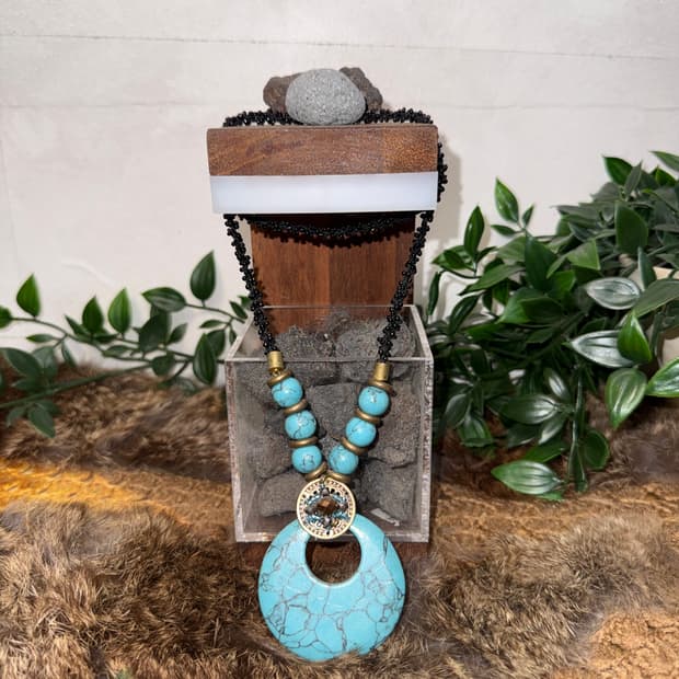 Turquoise ethnic beads necklace 