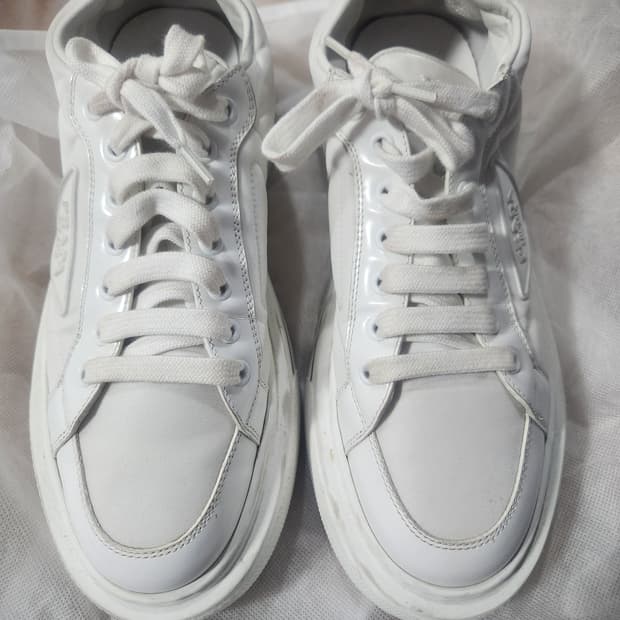 프라다 리나일론 화이트 스니커즈