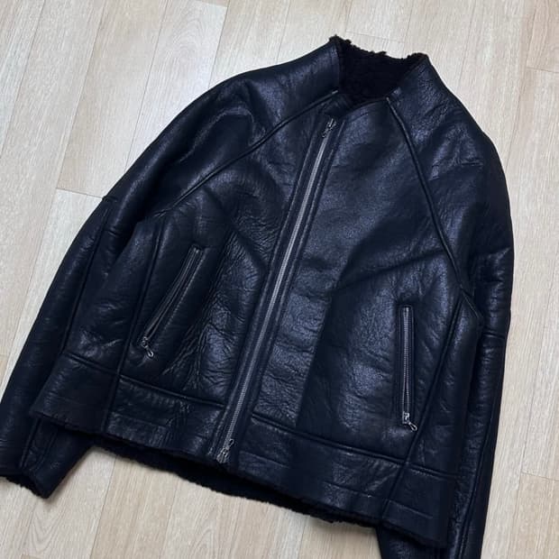 율리우스 무스탕