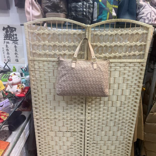 정품 펜디 주카 토트백 팝니다